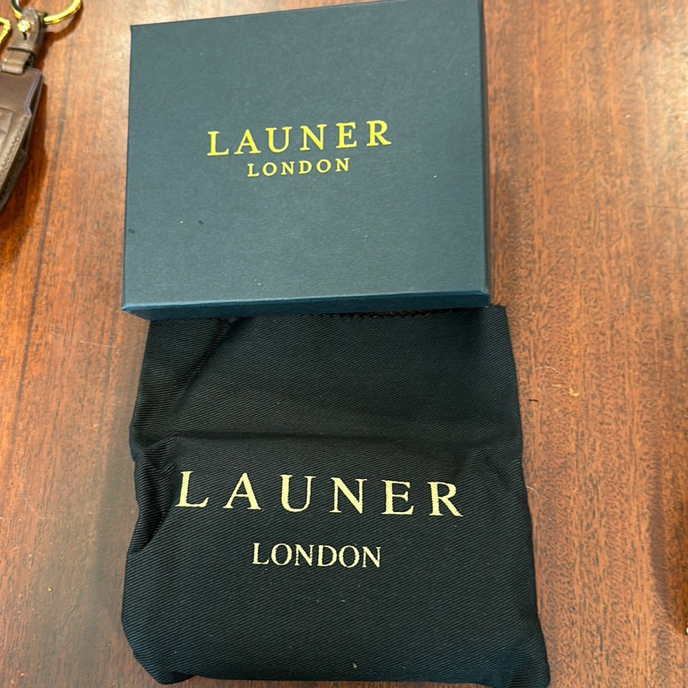 Launer London six hook key case with zip